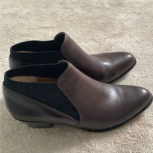 New Via Spiga Cleone Pointed Toe Booties Sz8
